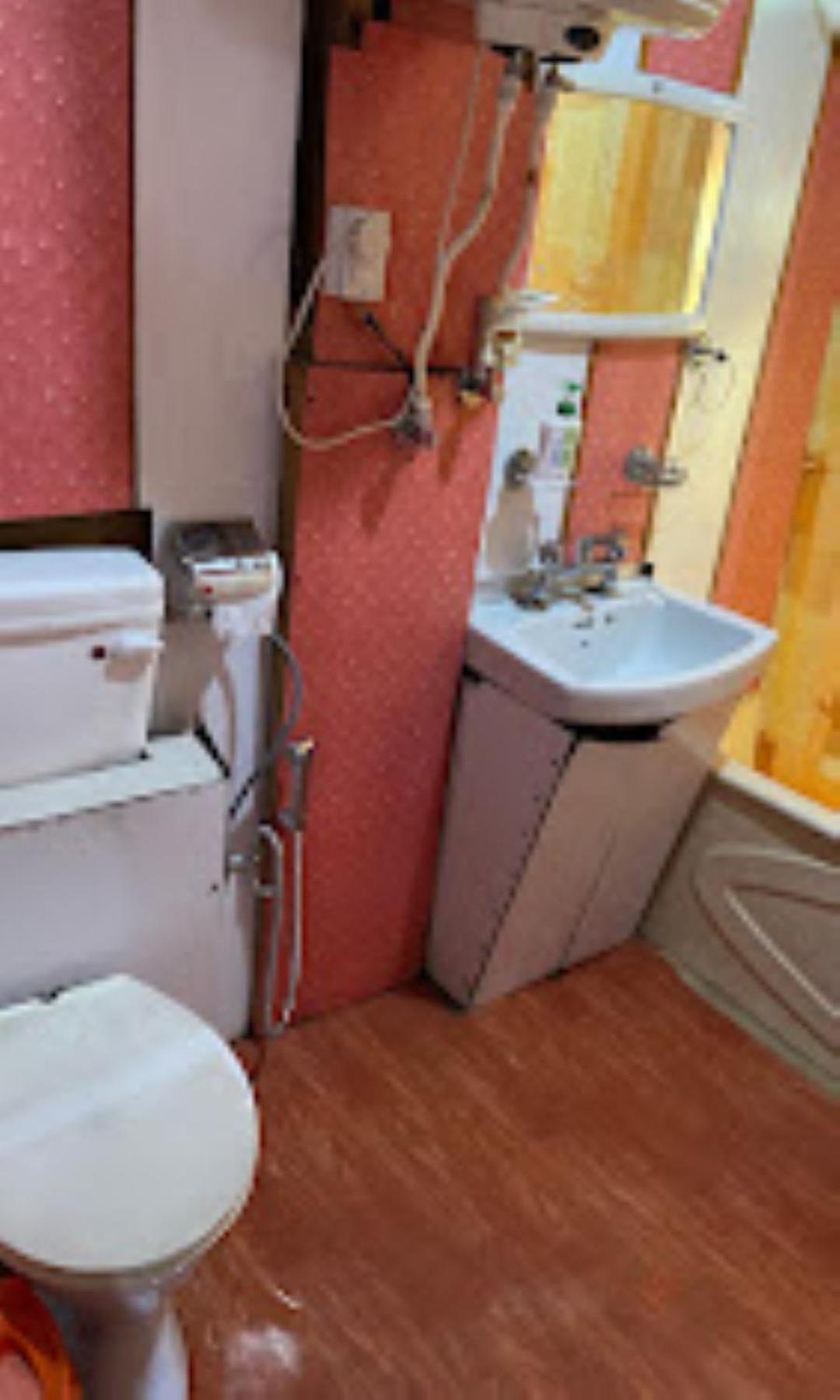 Young Bombay Premium Heritage Houseboat ศรีนาการ์ ภายนอก รูปภาพ